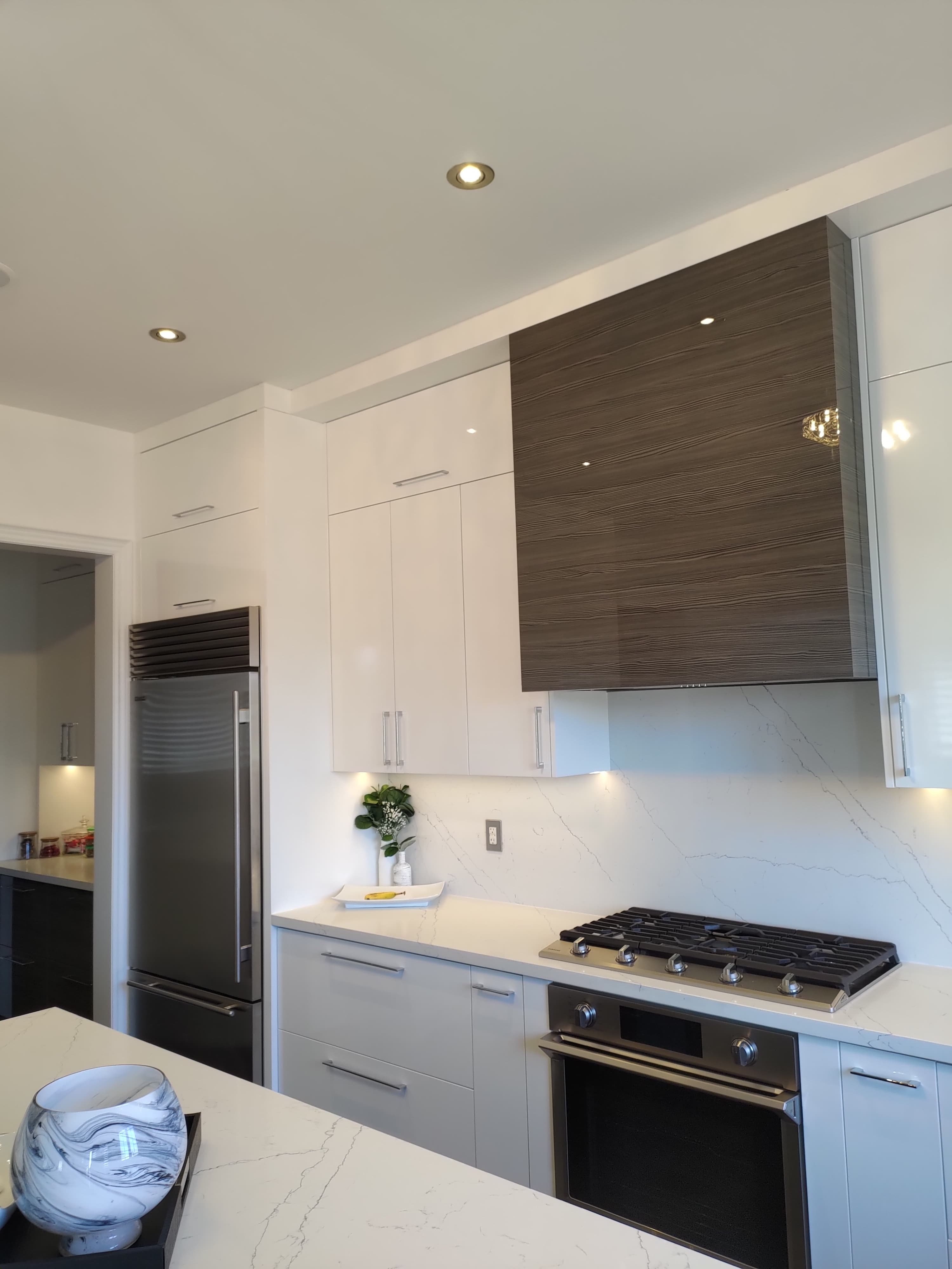 Contemporary High Gloss Kitchen