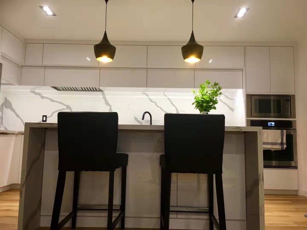 Contemporary Kitchen with Clean Push Open High Gloss Doors