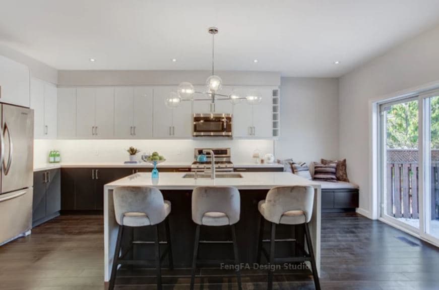 Contemporary Kitchen with Contrast Color Theme and Under the Box Design