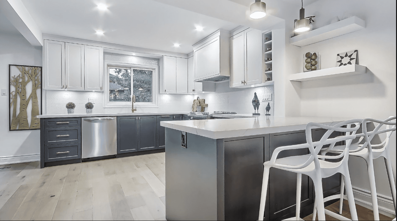 Modern Kitchen (Two-Tone Cabinetry)