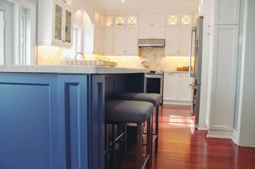 Transitional/Modern Kitchen – Blue Central Island with All Round Under Cabinet Pot Light