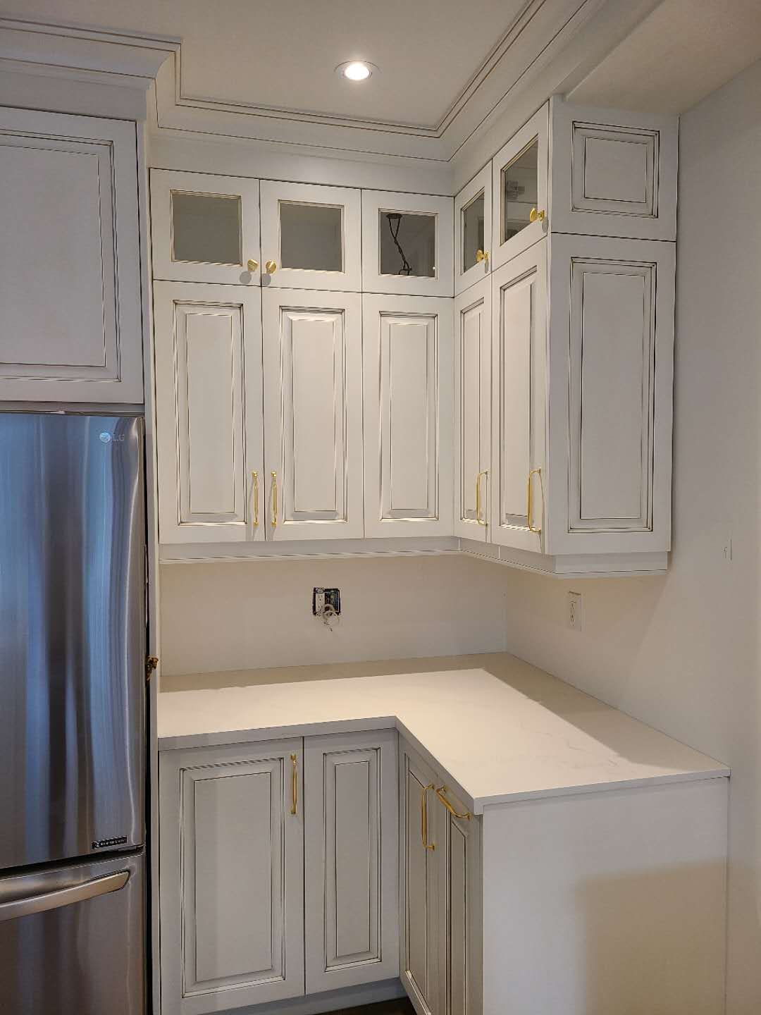 Traditional Kitchen (White Cabinet, Dark Blue Island)