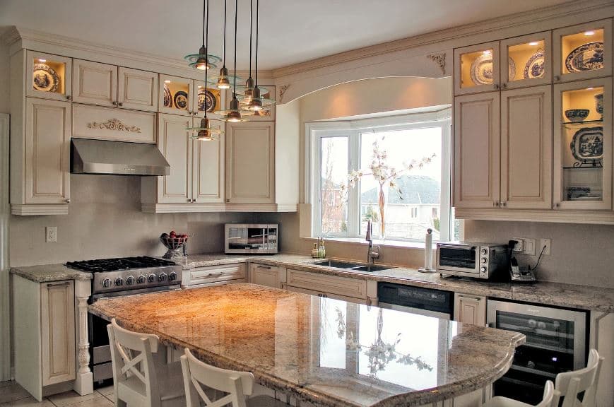 Traditional Kitchen With L Shape Design, Black and White Theme, and Glaze Finish