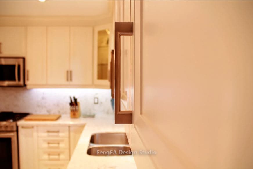 Transitional Kitchen Featuring U Shape Design, White Finish Cabinetry, and Corner Direct Opening Cabinets