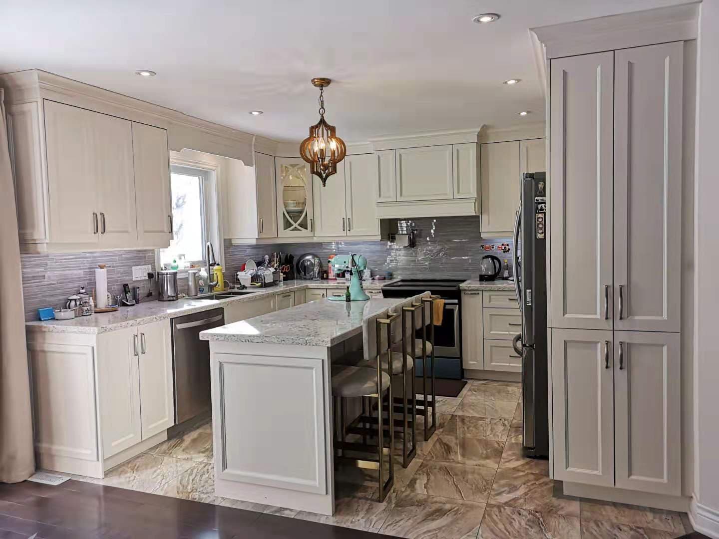 Transitional Kitchen with U Shape Design, Direct Open Corner Shelf, and Custom Hood